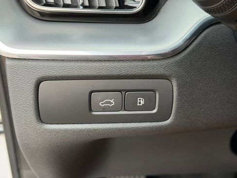 Certified 2023 Volvo XC60 T8 Core AWD/4WD image 37