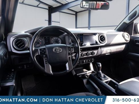 Used 2018 Toyota Tacoma TRD Sport AWD/4WD image 15