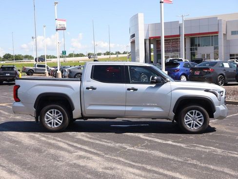Used 2023 Toyota Tundra SR5 w/ SR5 Convenience Package AWD/4WD image 6