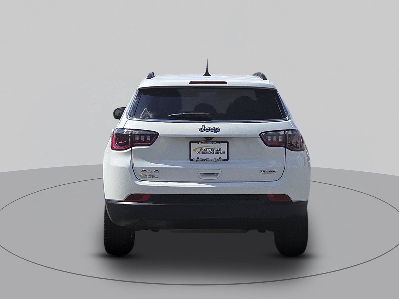 Used 2023 Jeep Compass Latitude AWD/4WD image 4