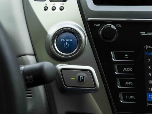 Used 2017 Toyota Prius V Three image 34