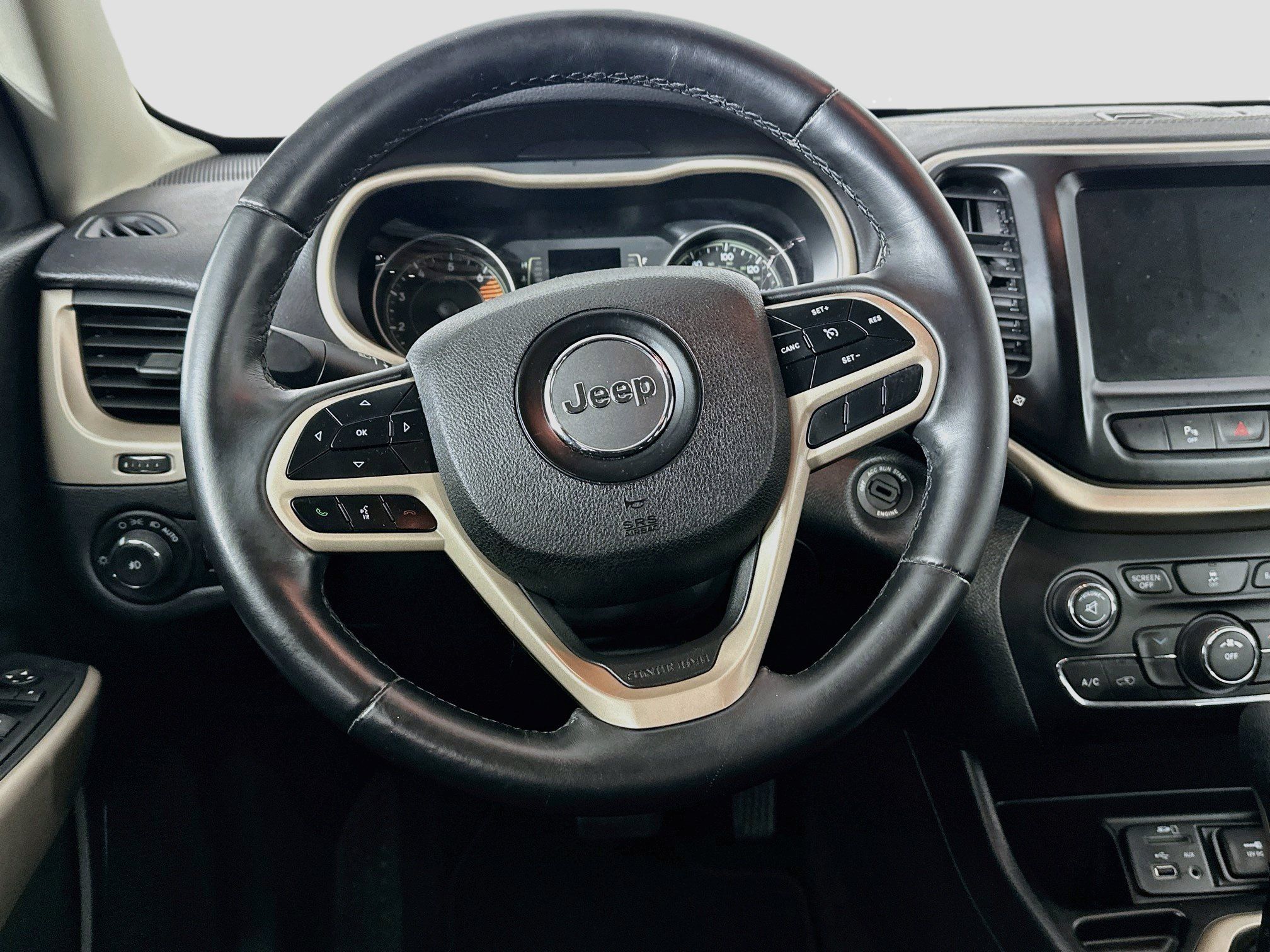 Used 2017 Jeep Cherokee Latitude w/ Safety/Convenience Group FWD image 18