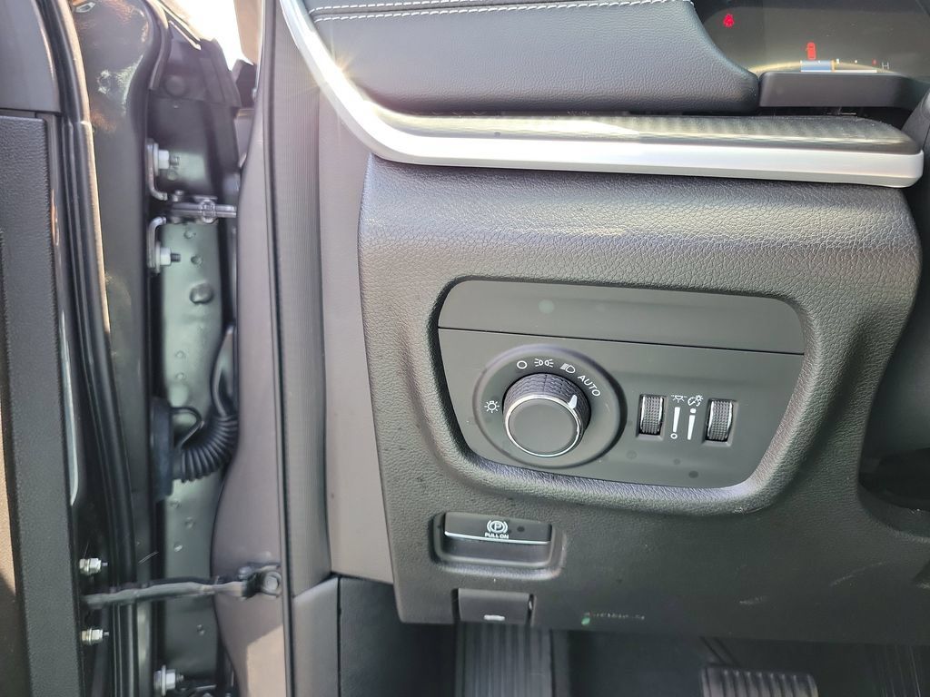 Used 2023 Jeep Grand Cherokee L Laredo AWD/4WD image 22