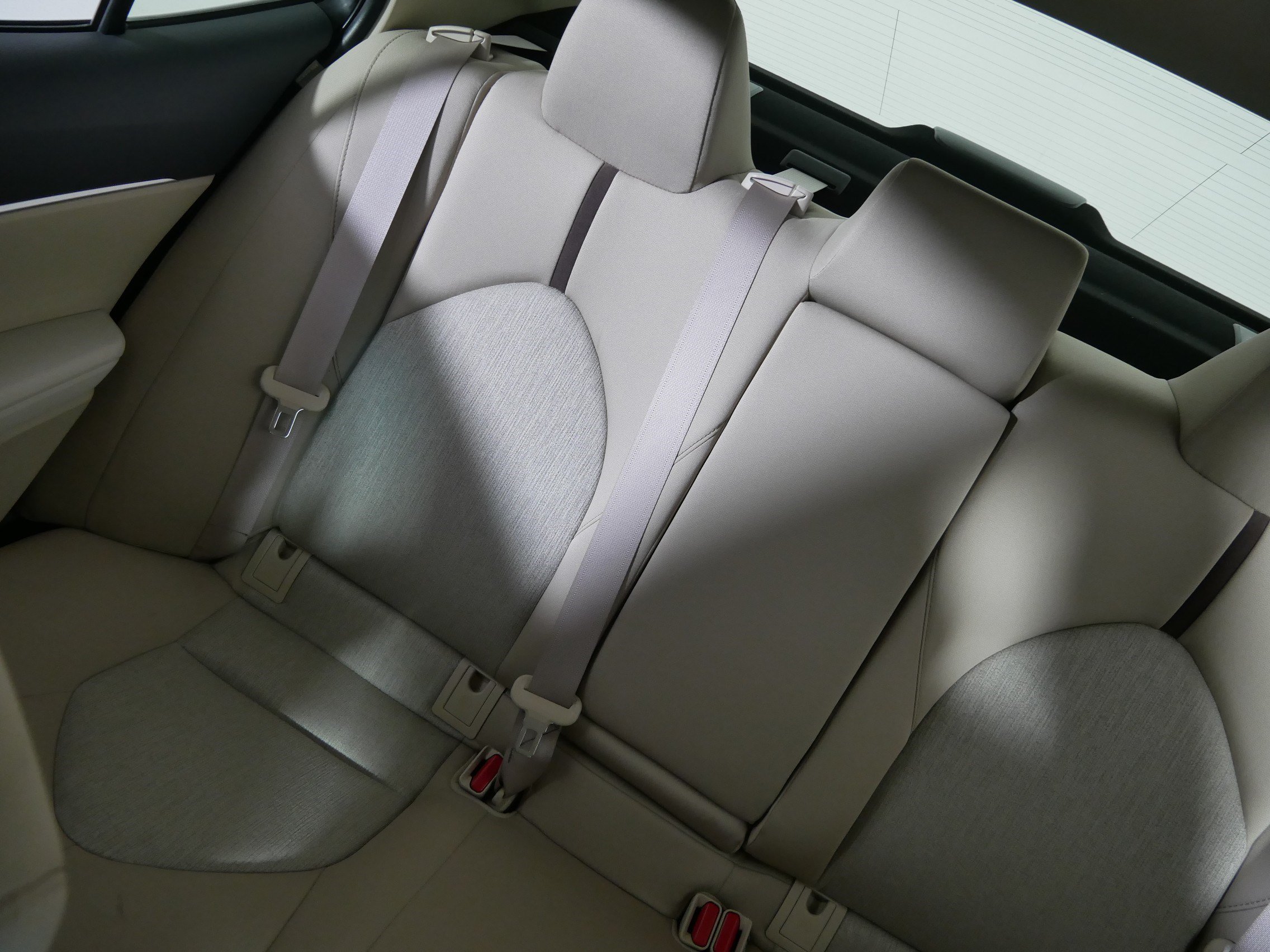 Used 2018 Toyota Camry LE w/ Convenience Package FWD image 12