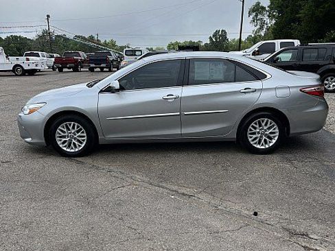 Used 2017 Toyota Camry LE FWD image 4