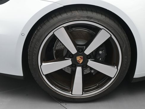 Certified 2025 Porsche 911 Carrera image 13