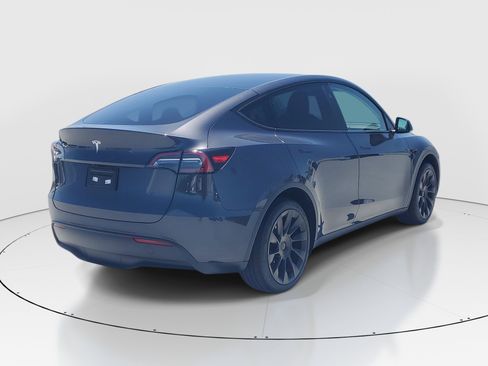 Used 2025 Tesla Model Y Long Range RWD image 7