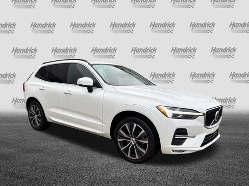 Used 2022 Volvo XC60 B5 Momentum w/ Climate Package image 2