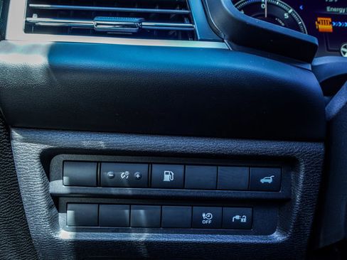 New 2025 Mitsubishi Outlander SE image 13