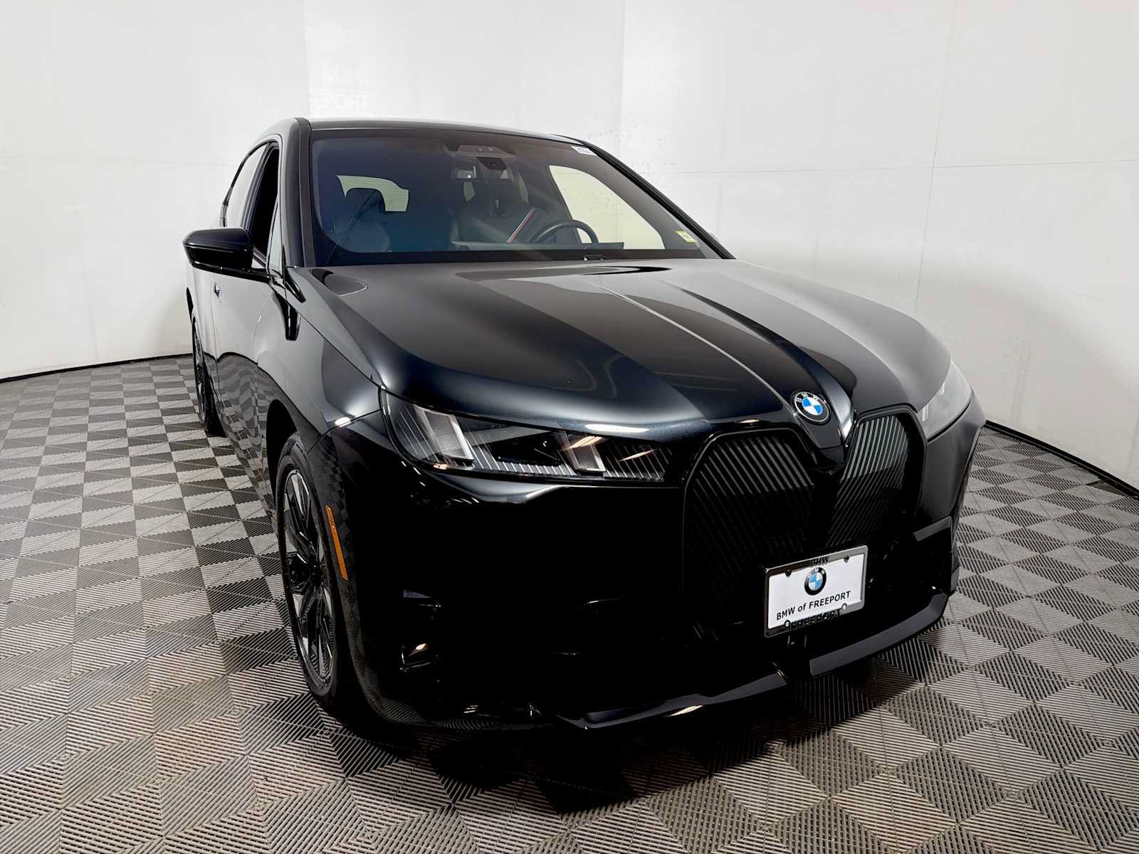 Used 2026 BMW iX xDrive60 w/ M Sport Package AWD/4WD image 2