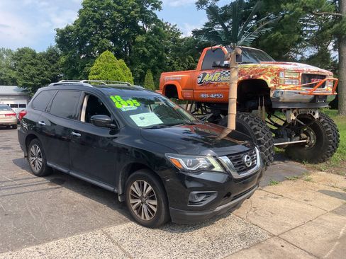 Used 2018 Nissan Pathfinder S AWD/4WD image 2