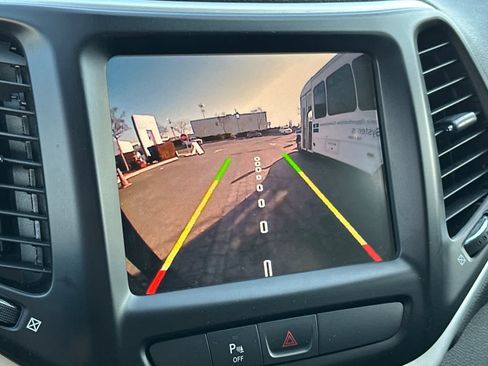 Used 2018 Jeep Cherokee Trailhawk w/ Comfort/Convenience Group image 19