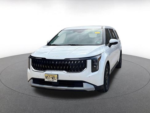 Used 2026 Kia Carnival FWD image 3