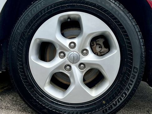 Used 2017 Chrysler Pacifica LX w/ Tire & Wheel Group FWD image 28