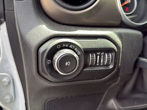 Used 2018 Jeep Wrangler Sport AWD/4WD image 11