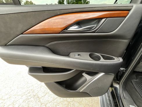 Used 2017 Cadillac Escalade Luxury AWD/4WD image 28