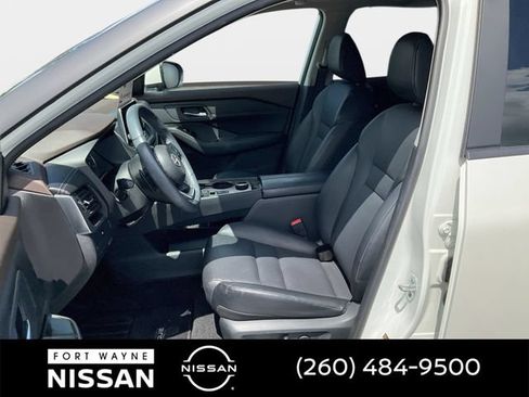 Used 2023 Nissan Rogue SV w/ SV Premium B Package AWD/4WD image 13