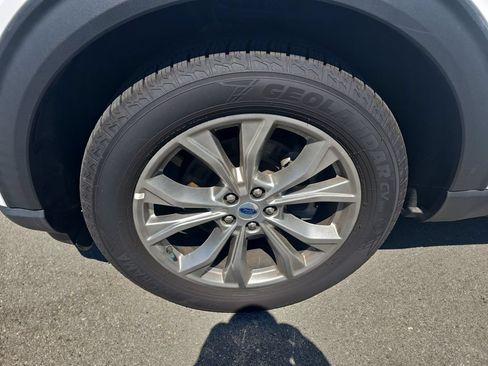 Used 2023 Ford Explorer Limited AWD/4WD image 12