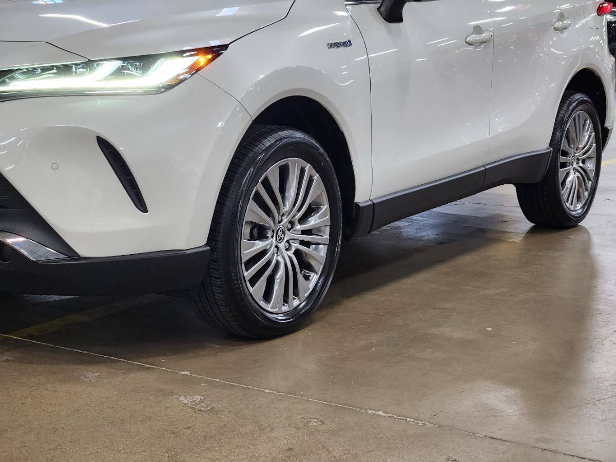 Used 2021 Toyota Venza Limited w/ Advanced Technology Package AWD/4WD image 17