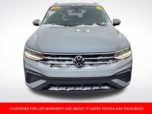 Used 2022 Volkswagen Tiguan SE image 2