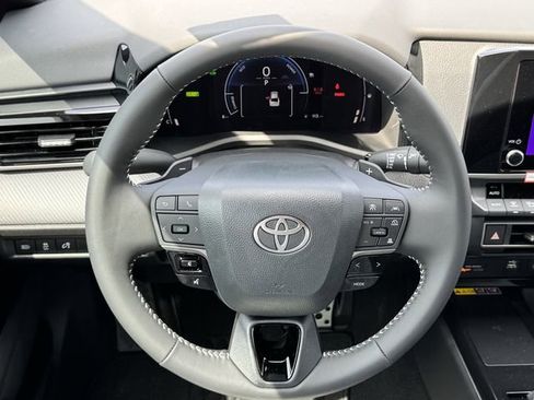 Used 2026 Toyota Camry SE image 14