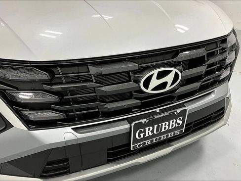 Used 2025 Hyundai Tucson SE AWD/4WD image 34