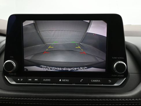 Used 2023 Nissan Rogue SV image 16