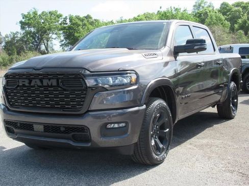 New 2026 RAM 1500 4x4 Crew Cab image 3