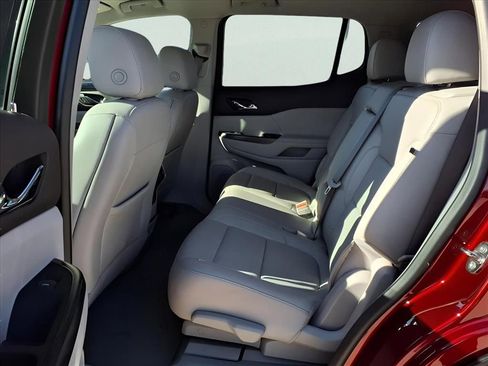Used 2023 GMC Acadia SLT w/ Preferred Package image 12