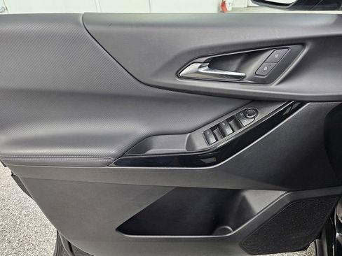 Used 2025 Chevrolet Equinox LT FWD image 12