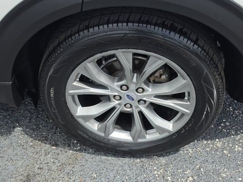 Certified 2023 Ford Explorer XLT w/ Equipment Group 202A RWD image 9