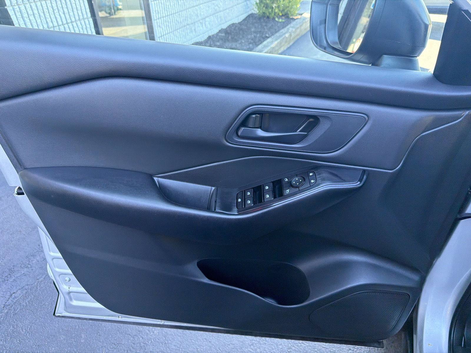 Used 2024 Nissan Rogue S AWD/4WD image 13