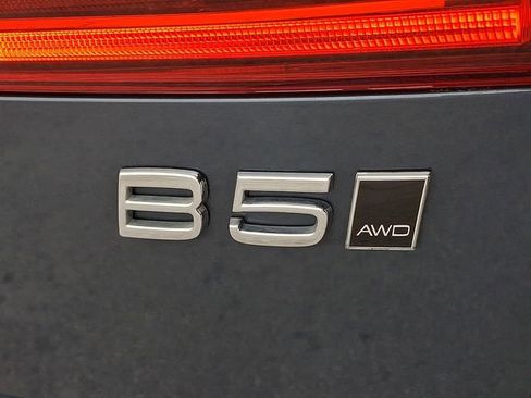 Used 2024 Volvo XC60 B5 Plus image 30