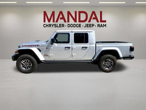 Used 2024 Jeep Gladiator Mojave AWD/4WD image 8