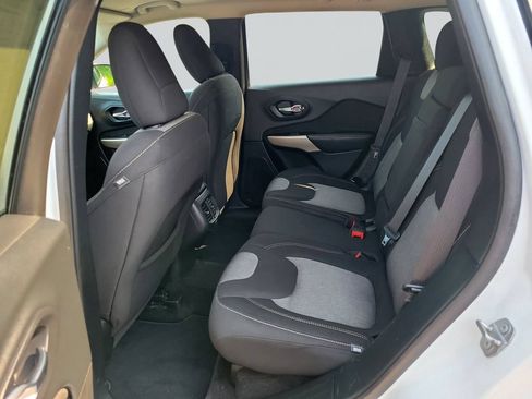 Used 2018 Jeep Cherokee Latitude FWD image 27