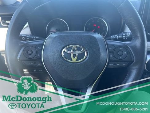 Used 2022 Toyota RAV4 XLE Premium AWD/4WD image 17