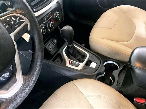 Used 2015 Jeep Cherokee Sport image 16