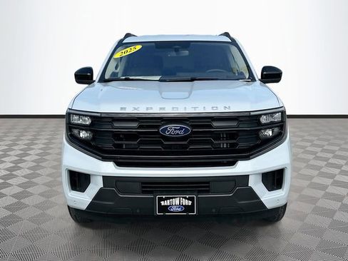 Used 2025 Ford Expedition Active RWD image 2