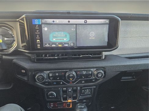 Used 2025 Jeep Wrangler Willys image 16