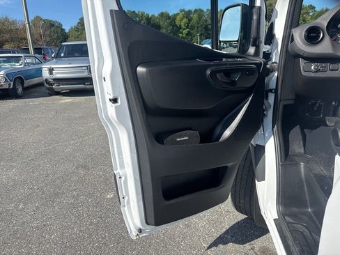 Used 2025 Mercedes-Benz Sprinter 2500 image 21