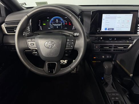 Used 2025 Toyota Camry SE image 13