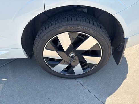 Certified 2024 Volvo XC60 T8 Plus w/ Protection Package Premier AWD/4WD image 14