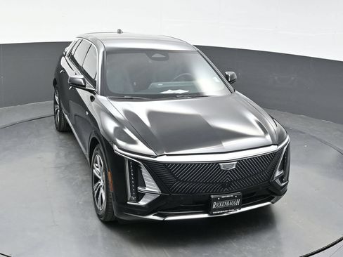 Certified 2024 Cadillac Lyriq Luxury AWD/4WD image 27