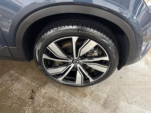 Certified 2022 Volvo XC40 P8 Recharge Plus image 36