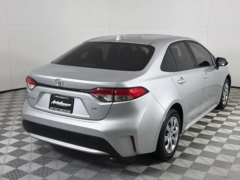 Used 2022 Toyota Corolla LE image 5
