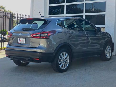 Used 2022 Nissan Rogue Sport S FWD image 4