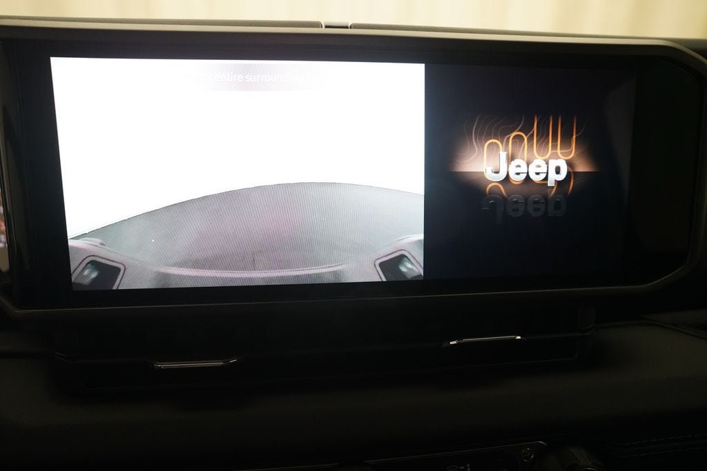 Used 2025 Jeep Gladiator Sport AWD/4WD image 19
