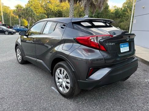 Used 2021 Toyota C-HR LE image 3