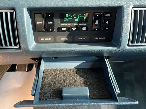 Used 1992 Buick Roadmaster Limited image 31