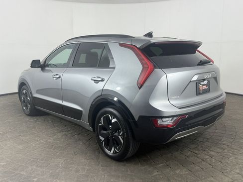 Used 2023 Kia Niro Wave w/ Wave Preserve Package FWD image 5